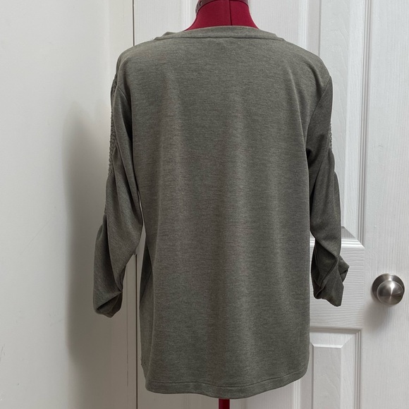 Jane and Delancey women 3/4 sleeves olive green pullover top. Size M. Pre-owned. - Picture 3 of 10